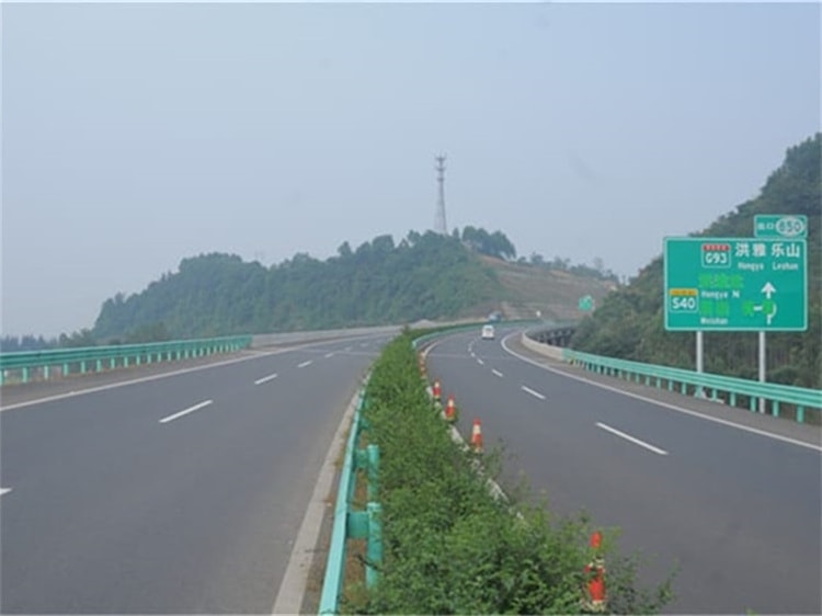 四川樂(lè)山雙波護(hù)欄板